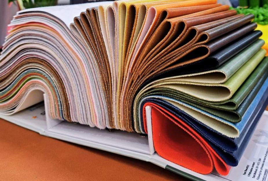 Phân phối vật liệu cho các xưởng sản xuất và đại lý trên toàn quốc Phân phối vật liệu cho các xưởng sản xuất và đại lý trên toàn quốc